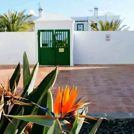 Appartamento 2 Bedrooms At 500 M Away From The Beach With Shared Pool And Enclosed Garden *