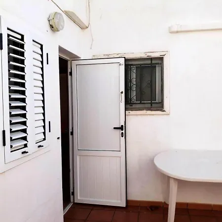 2 Bedrooms At 500 M Away From The Beach With Shared Pool And Enclosed Garden Appartamento