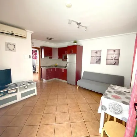 2 Bedrooms At 500 M Away From The Beach With Shared Pool And Enclosed Garden *
