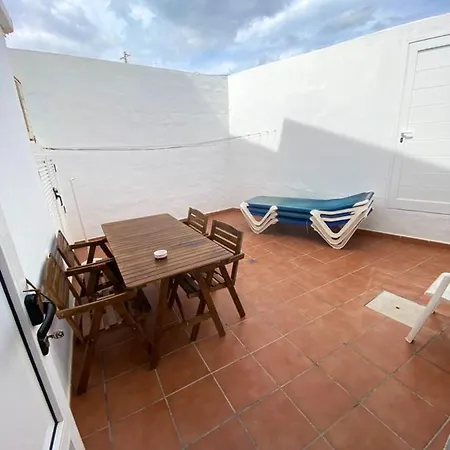 2 Bedrooms At 500 M Away From The Beach With Shared Pool And Enclosed Garden Appartamento *