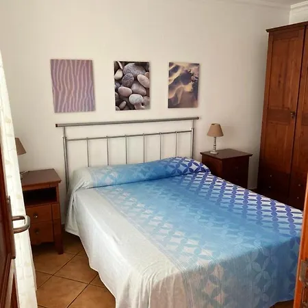 Appartamento 2 Bedrooms At 500 M Away From The Beach With Shared Pool And Enclosed Garden *