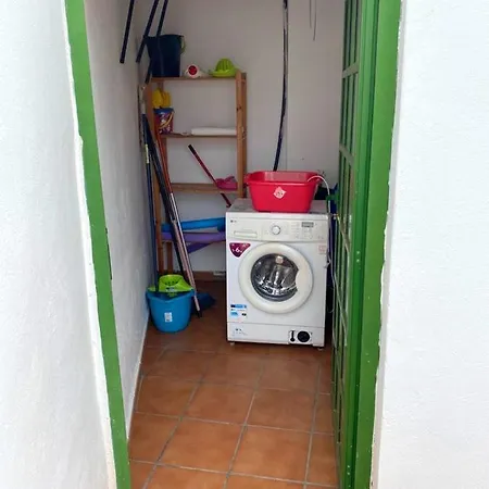 2 Bedrooms At 500 M Away From The Beach With Shared Pool And Enclosed Garden *