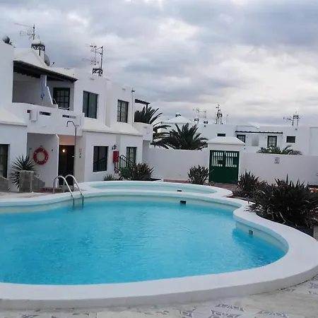 2 Bedrooms At 500 M Away From The Beach With Shared Pool And Enclosed Garden *