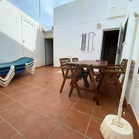 Apartamento 2 Bedrooms At 500 M Away From The Beach With Shared Pool And Enclosed Garden Tías