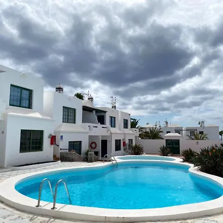 2 Bedrooms At 500 M Away From The Beach With Shared Pool And Enclosed Garden Apartamento *