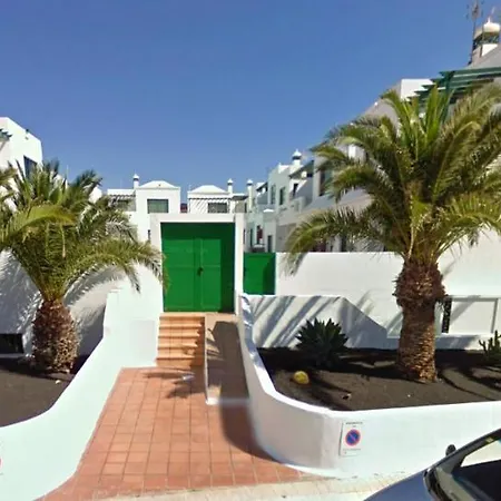 2 Bedrooms At 500 M Away From The Beach With Shared Pool And Enclosed Garden Διαμέρισμα *