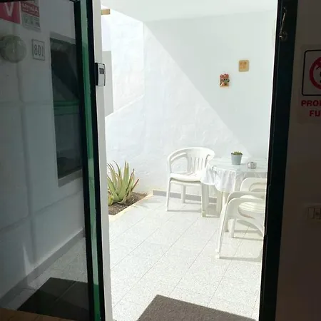 Διαμέρισμα 2 Bedrooms At 500 M Away From The Beach With Shared Pool And Enclosed Garden