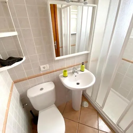 2 Bedrooms At 500 M Away From The Beach With Shared Pool And Enclosed Garden